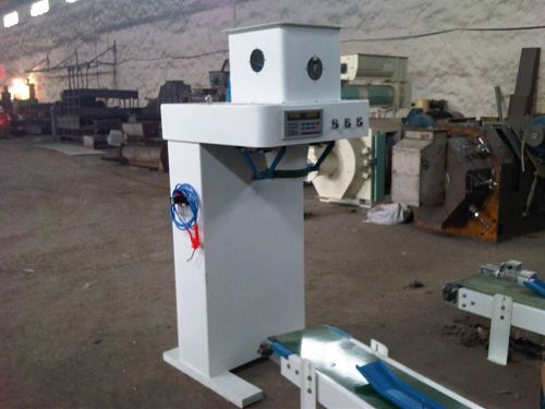 Pellet packing machine