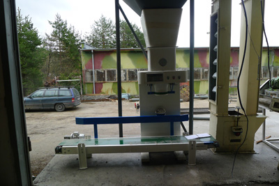 large scale packing machine